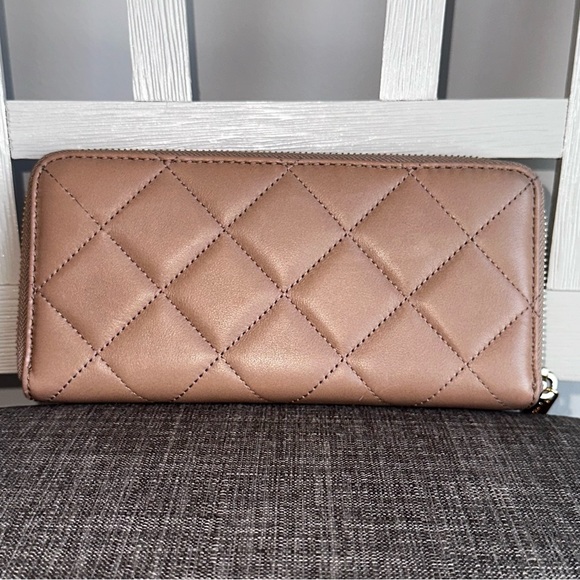 Michael Kors EUC Quilted soft leather full zip wallet tan beige nude - Picture 5 of 17